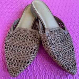 Target brand Universal Thread, color brown, size 8